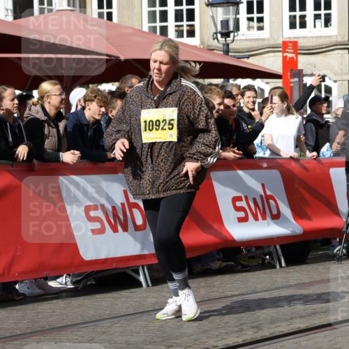13.09.2026 - 21. swb-Marathon Bremen Strokosch-Dieckow http://msf.ph/oto/10295289 13.09.2026 11:23:28 Ziel 10349, 10754, 12083, 12440 meine-sportfotos.de