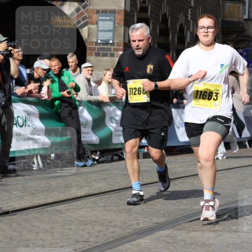 13.09.2026 - 21. swb-Marathon Bremen Strokosch-Dieckow http://msf.ph/oto/10295380 13.09.2026 11:23:36 Ziel 10349, 10754, 10925, 12340, 10292 meine-sportfotos.de