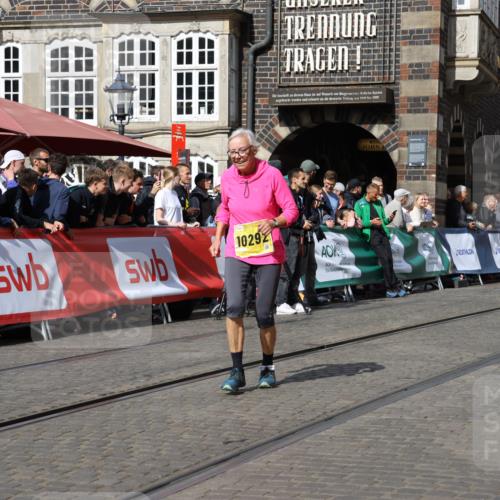 13.09.2026 - 21. swb-Marathon Bremen Strokosch-Dieckow http://msf.ph/oto/10295439 13.09.2026 11:24:01 Ziel 12440 meine-sportfotos.de
