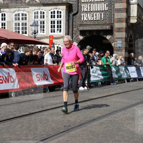 13.09.2026 - 21. swb-Marathon Bremen Strokosch-Dieckow http://msf.ph/oto/10295447 13.09.2026 11:24:01 Ziel 12440 meine-sportfotos.de