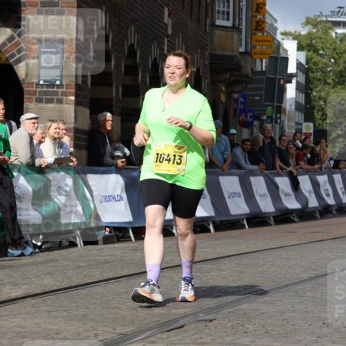13.09.2026 - 21. swb-Marathon Bremen Strokosch-Dieckow http://msf.ph/oto/10295502 13.09.2026 11:24:09 Ziel 10292, 10970, 11712 meine-sportfotos.de