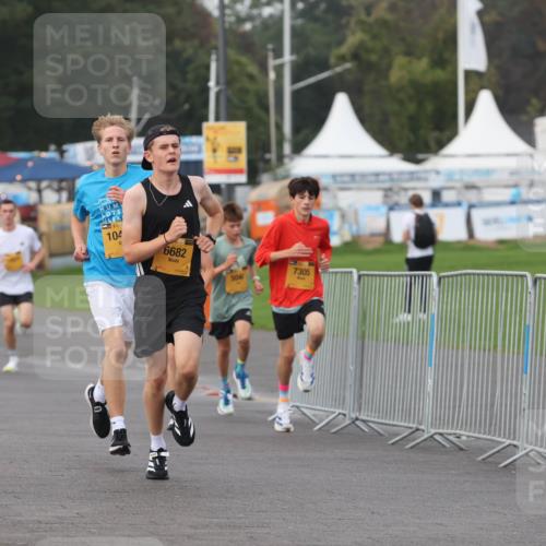 13.09.2026 - Kiel Lauf Andreas Tolksdorf http://msf.ph/oto/10295589 13.09.2026 09:21:27 Kiellinie 104, 6682, 5041, 7305 meine-sportfotos.de