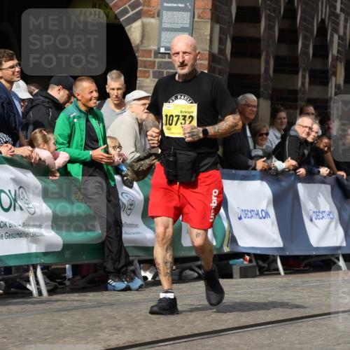 13.09.2026 - 21. swb-Marathon Bremen Strokosch-Dieckow http://msf.ph/oto/10295602 13.09.2026 11:25:38 Ziel 10533 meine-sportfotos.de