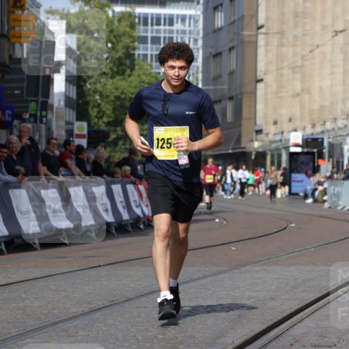 13.09.2026 - 21. swb-Marathon Bremen Strokosch-Dieckow http://msf.ph/oto/10295651 13.09.2026 11:26:19 Ziel 11538 meine-sportfotos.de