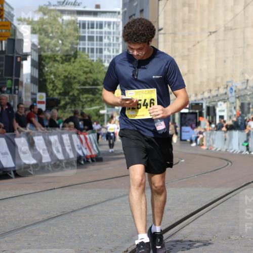 13.09.2026 - 21. swb-Marathon Bremen Strokosch-Dieckow http://msf.ph/oto/10295742 13.09.2026 11:26:20 Ziel 10667, 11538 meine-sportfotos.de