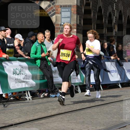 13.09.2026 - 21. swb-Marathon Bremen Strokosch-Dieckow http://msf.ph/oto/10295749 13.09.2026 11:26:43 Ziel 10573, 11254, 11851, 12377, 12408 meine-sportfotos.de