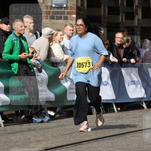 13.09.2026 - 21. swb-Marathon Bremen Strokosch-Dieckow http://msf.ph/oto/10295813 13.09.2026 11:26:52 Ziel 10667, 11538, 11254, 11851, 12377, 12408 meine-sportfotos.de