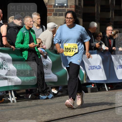 13.09.2026 - 21. swb-Marathon Bremen Strokosch-Dieckow http://msf.ph/oto/10295844 13.09.2026 11:26:52 Ziel 10667, 11538, 11254, 11851, 12377, 12408 meine-sportfotos.de