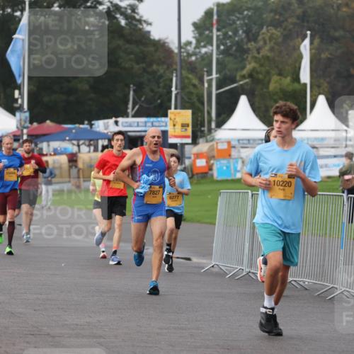 13.09.2026 - Kiel Lauf Andreas Tolksdorf http://msf.ph/oto/10295931 13.09.2026 09:23:01 Kiellinie 10444, 7827, 6277, 10220 meine-sportfotos.de