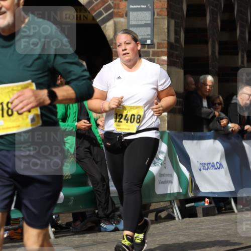 13.09.2026 - 21. swb-Marathon Bremen Strokosch-Dieckow http://msf.ph/oto/10295960 13.09.2026 11:27:05 Ziel 10573, 10667, 11538 meine-sportfotos.de