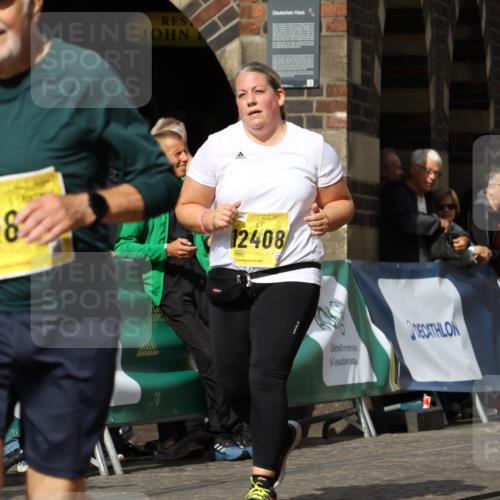 13.09.2026 - 21. swb-Marathon Bremen Strokosch-Dieckow http://msf.ph/oto/10295966 13.09.2026 11:27:05 Ziel 10573, 10667, 11538 meine-sportfotos.de