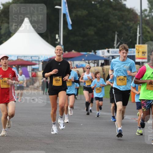 13.09.2026 - Kiel Lauf Andreas Tolksdorf http://msf.ph/oto/10295976 13.09.2026 09:23:09 Kiellinie 38, 148, 39, 2854, 2903, 4967, 4043, 444 meine-sportfotos.de