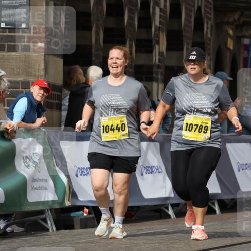 13.09.2026 - 21. swb-Marathon Bremen Strokosch-Dieckow http://msf.ph/oto/10295995 13.09.2026 11:27:29 Ziel 12377, 12408 meine-sportfotos.de