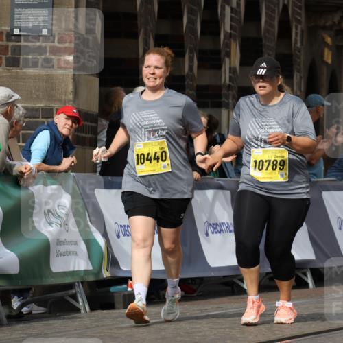 13.09.2026 - 21. swb-Marathon Bremen Strokosch-Dieckow http://msf.ph/oto/10296008 13.09.2026 11:27:29 Ziel 12377, 12408 meine-sportfotos.de