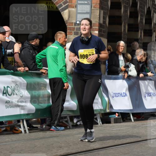 13.09.2026 - 21. swb-Marathon Bremen Strokosch-Dieckow http://msf.ph/oto/10296099 13.09.2026 11:27:35 Ziel 10440, 10789, 11031 meine-sportfotos.de