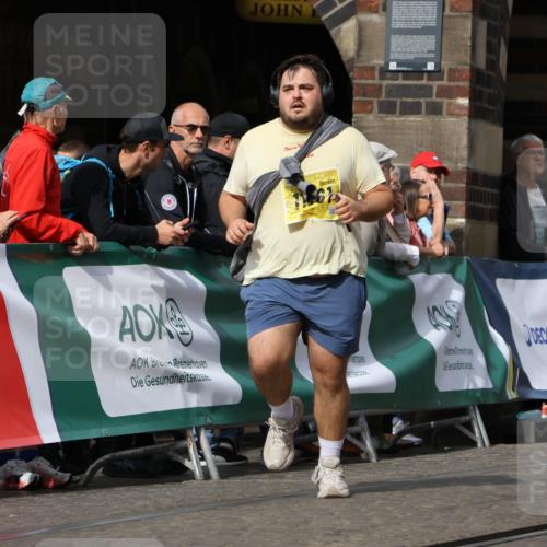 13.09.2026 - 21. swb-Marathon Bremen Strokosch-Dieckow http://msf.ph/oto/10296129 13.09.2026 11:28:29 Ziel  meine-sportfotos.de