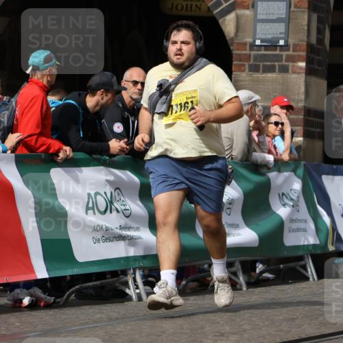 13.09.2026 - 21. swb-Marathon Bremen Strokosch-Dieckow http://msf.ph/oto/10296144 13.09.2026 11:28:29 Ziel  meine-sportfotos.de