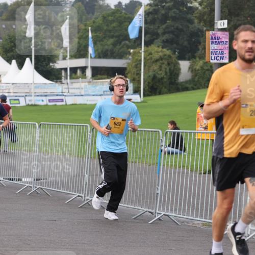 13.09.2026 - Kiel Lauf Andreas Tolksdorf http://msf.ph/oto/10296148 13.09.2026 09:23:51 Kiellinie 9110, 4090, 39, 682, 20, 20 meine-sportfotos.de