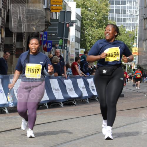 13.09.2026 - 21. swb-Marathon Bremen Strokosch-Dieckow http://msf.ph/oto/10296197 13.09.2026 11:28:33 Ziel 11161 meine-sportfotos.de