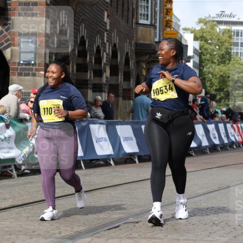 13.09.2026 - 21. swb-Marathon Bremen Strokosch-Dieckow http://msf.ph/oto/10296266 13.09.2026 11:28:34 Ziel 11161 meine-sportfotos.de