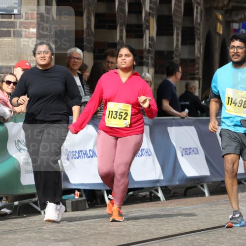 13.09.2026 - 21. swb-Marathon Bremen Strokosch-Dieckow http://msf.ph/oto/10296383 13.09.2026 11:29:13 Ziel 10387 meine-sportfotos.de