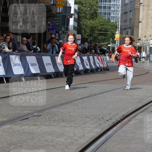 13.09.2026 - 21. swb-Marathon Bremen Strokosch-Dieckow http://msf.ph/oto/10296473 13.09.2026 11:29:45 Ziel 10387 meine-sportfotos.de