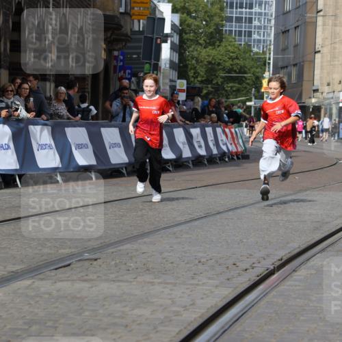 13.09.2026 - 21. swb-Marathon Bremen Strokosch-Dieckow http://msf.ph/oto/10296488 13.09.2026 11:29:45 Ziel 10387 meine-sportfotos.de