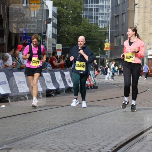 13.09.2026 - 21. swb-Marathon Bremen Strokosch-Dieckow http://msf.ph/oto/10296584 13.09.2026 11:30:36 Ziel 12535 meine-sportfotos.de