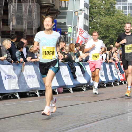 13.09.2026 - 21. swb-Marathon Bremen Strokosch-Dieckow http://msf.ph/oto/10296611 13.09.2026 10:48:18 Ziel 10142, 10329, 11193, 11360, 11735, 12278, 12354, 12487, 12558, 13620, 10231, 10269, 10421, 10426, 10489, 10770, 10814, 10993, 11582, 11683, 11815, 11837, 12259, 13570 meine-sportfotos.de