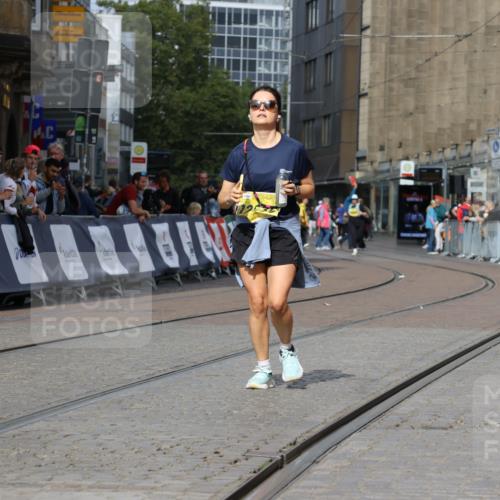 13.09.2026 - 21. swb-Marathon Bremen Strokosch-Dieckow http://msf.ph/oto/10296626 13.09.2026 11:30:49 Ziel 10650, 11025, 11195, 10967 meine-sportfotos.de