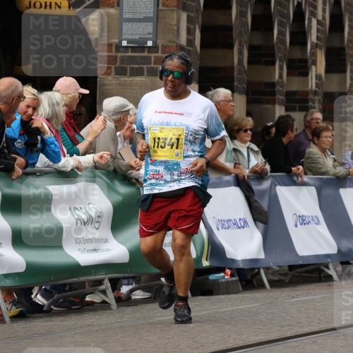13.09.2026 - 21. swb-Marathon Bremen Strokosch-Dieckow http://msf.ph/oto/10296685 13.09.2026 11:31:55 Ziel  meine-sportfotos.de