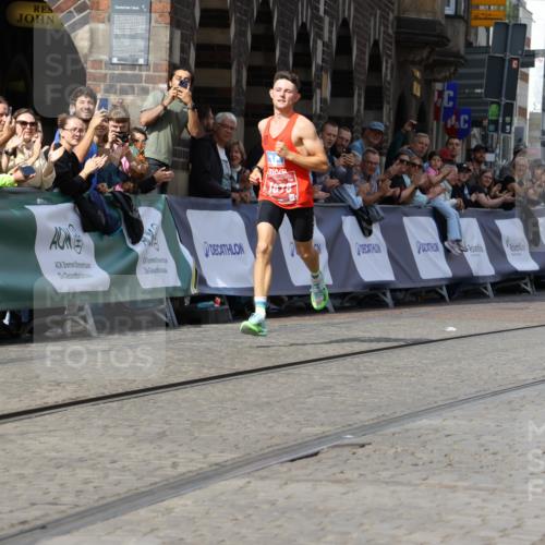 13.09.2026 - 21. swb-Marathon Bremen Strokosch-Dieckow http://msf.ph/oto/10296811 13.09.2026 12:09:01 Ziel 1878, 133 meine-sportfotos.de