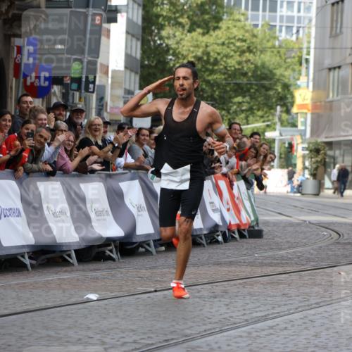 13.09.2026 - 21. swb-Marathon Bremen Strokosch-Dieckow http://msf.ph/oto/10296892 13.09.2026 12:17:20 Ziel 1109 meine-sportfotos.de