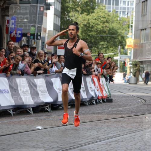 13.09.2026 - 21. swb-Marathon Bremen Strokosch-Dieckow http://msf.ph/oto/10296897 13.09.2026 12:17:20 Ziel 1109 meine-sportfotos.de