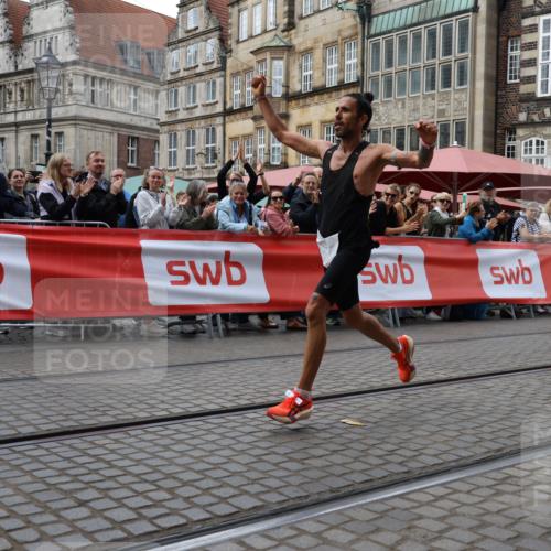 13.09.2026 - 21. swb-Marathon Bremen Strokosch-Dieckow http://msf.ph/oto/10296924 13.09.2026 12:17:24 Ziel 1109 meine-sportfotos.de