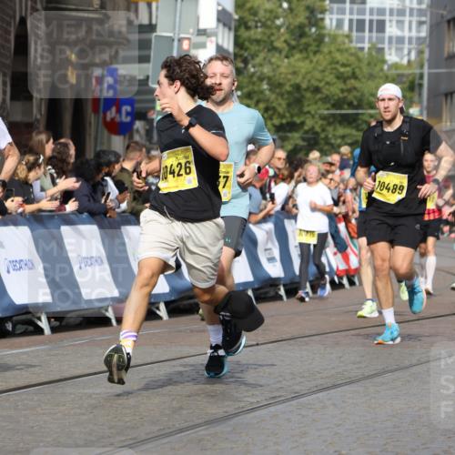 13.09.2026 - 21. swb-Marathon Bremen Strokosch-Dieckow http://msf.ph/oto/10296940 13.09.2026 10:48:38 Ziel 10316, 10421, 10638, 11058, 11135, 11241, 11582, 11683, 11781, 11815, 12259, 13570, 10815, 11885, 12204, 13512 meine-sportfotos.de