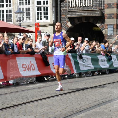 13.09.2026 - 21. swb-Marathon Bremen Strokosch-Dieckow http://msf.ph/oto/10296963 13.09.2026 12:18:10 Ziel 1956 meine-sportfotos.de