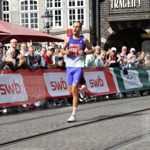 13.09.2026 - 21. swb-Marathon Bremen Strokosch-Dieckow http://msf.ph/oto/10296974 13.09.2026 12:18:11 Ziel 1956 meine-sportfotos.de