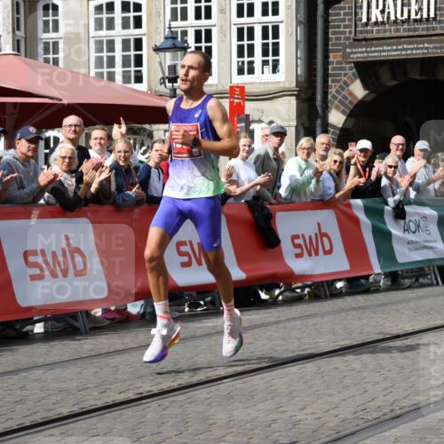 13.09.2026 - 21. swb-Marathon Bremen Strokosch-Dieckow http://msf.ph/oto/10296983 13.09.2026 12:18:11 Ziel 1956 meine-sportfotos.de
