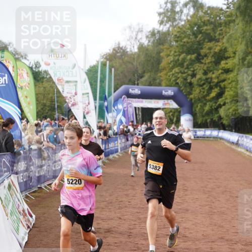 13.09.2026 - Airport Race Dennis Weichert http://msf.ph/oto/10297085 13.09.2026 10:34:24 Ziel 5034, 5122, 5220, 5355, 5356, 5367, 5382 meine-sportfotos.de