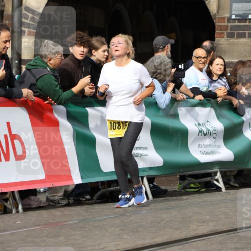 13.09.2026 - 21. swb-Marathon Bremen Strokosch-Dieckow http://msf.ph/oto/10297104 13.09.2026 10:48:49 Ziel 10231, 10269, 10421, 10426, 10489, 10538, 10770, 10814, 10917, 10993, 11196, 11372, 11582, 11611, 11683, 11815, 11837, 12259, 13570, 10253, 10293, 10566, 11891, 12027, 12204, 12350, 13555 meine-sportfotos.de
