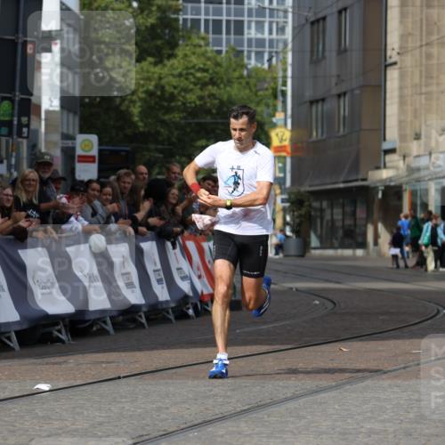 13.09.2026 - 21. swb-Marathon Bremen Strokosch-Dieckow http://msf.ph/oto/10297182 13.09.2026 12:22:22 Ziel 1681, 176 meine-sportfotos.de