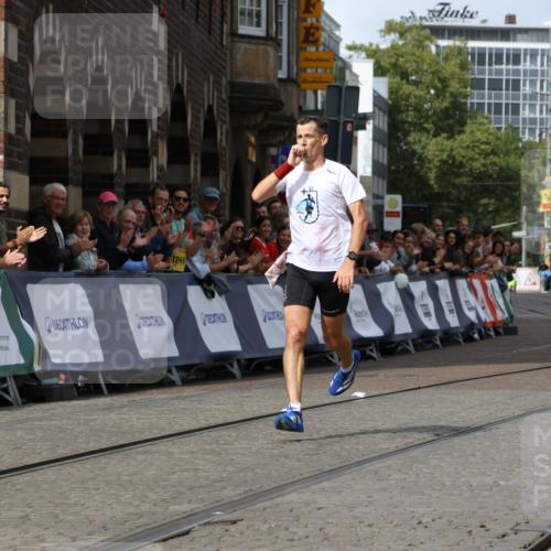 13.09.2026 - 21. swb-Marathon Bremen Strokosch-Dieckow http://msf.ph/oto/10297204 13.09.2026 12:22:24 Ziel 1681, 176 meine-sportfotos.de