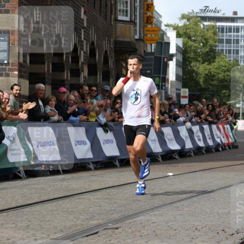 13.09.2026 - 21. swb-Marathon Bremen Strokosch-Dieckow http://msf.ph/oto/10297214 13.09.2026 12:22:25 Ziel 1681, 176 meine-sportfotos.de