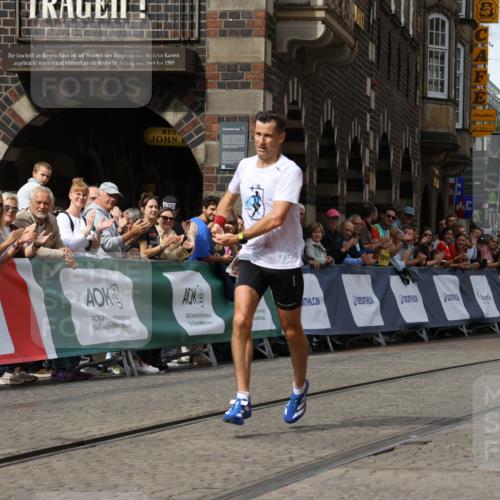 13.09.2026 - 21. swb-Marathon Bremen Strokosch-Dieckow http://msf.ph/oto/10297241 13.09.2026 12:22:26 Ziel 1681, 176 meine-sportfotos.de