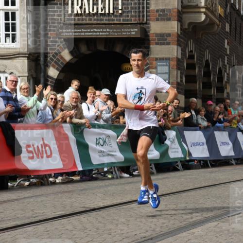 13.09.2026 - 21. swb-Marathon Bremen Strokosch-Dieckow http://msf.ph/oto/10297263 13.09.2026 12:22:26 Ziel 1681, 176 meine-sportfotos.de
