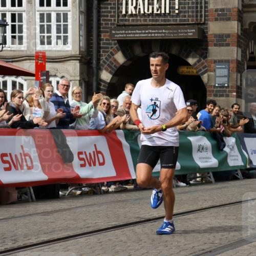 13.09.2026 - 21. swb-Marathon Bremen Strokosch-Dieckow http://msf.ph/oto/10297279 13.09.2026 12:22:26 Ziel 1681, 176 meine-sportfotos.de