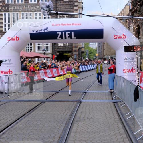 13.09.2026 - 21. swb-Marathon Bremen Tim E. http://msf.ph/oto/10297302 13.09.2026 10:26:52 Ziel 13525 meine-sportfotos.de
