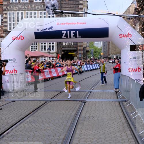 13.09.2026 - 21. swb-Marathon Bremen Tim E. http://msf.ph/oto/10297309 13.09.2026 10:26:52 Ziel 13525 meine-sportfotos.de