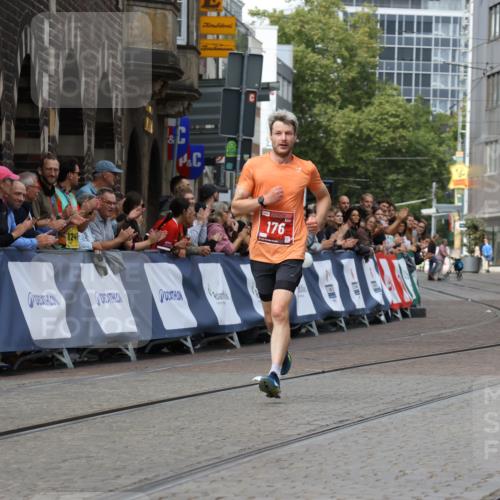 13.09.2026 - 21. swb-Marathon Bremen Strokosch-Dieckow http://msf.ph/oto/10297318 13.09.2026 12:22:59 Ziel 176 meine-sportfotos.de